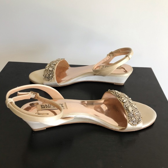 Badgley Mischka Hatch Crystal Embellished Sandal Shirt Size 8 - Picture 2 of 16